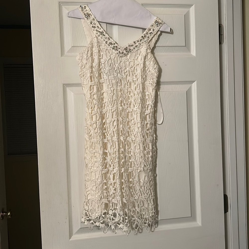 White Pearl dress size 2. Gently used.